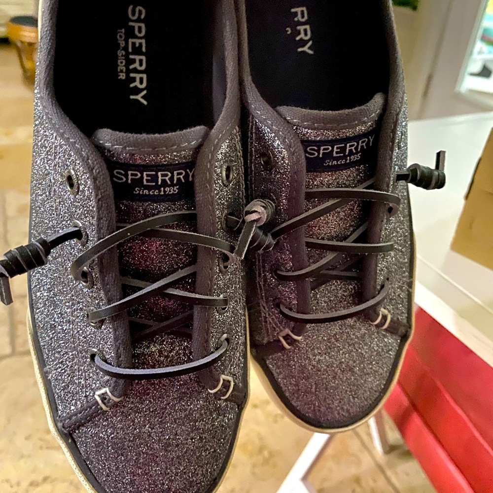 Sperry gray sparkel boat shoes size 8.5 worn 1 time runs 1/2 size small